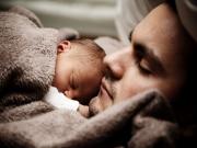 Baba ve Oğul Uykuda Yapbozu Oyna