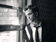 Robert Pattinson Siyah Beyaz Yapboz Oyna